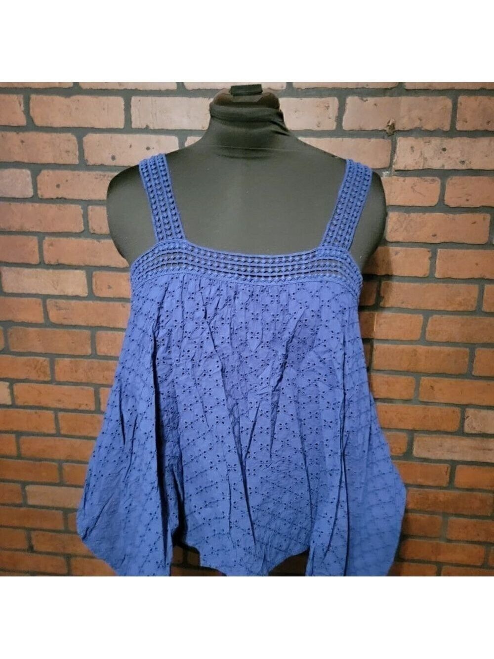 No Boundaries Eyelet Blue Summer Crop Top. Asymetrical Bottom-  Size XL (15-17)